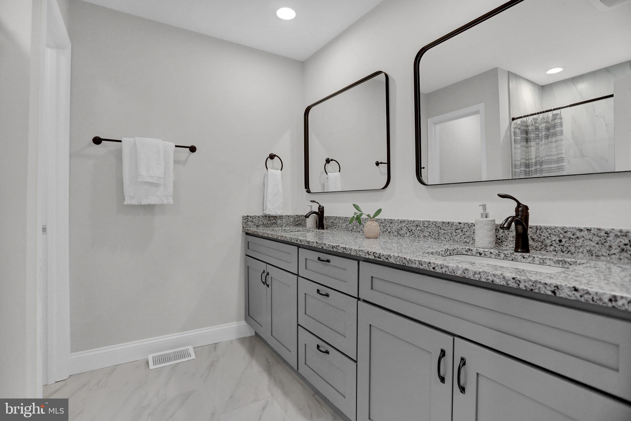3913 Roland Avenue Baltimore, MD 21211 - Photo 4 of 33 Gallery Image 4