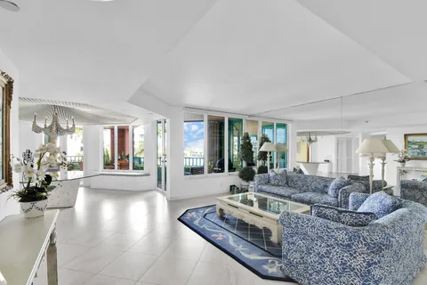 $1,050,000 | 120 Southeast 5th Avenue, Unit 331, Boca Raton, FL 33432