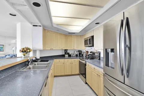 $1,050,000 | 120 Southeast 5th Avenue, Unit 331, Boca Raton, FL 33432