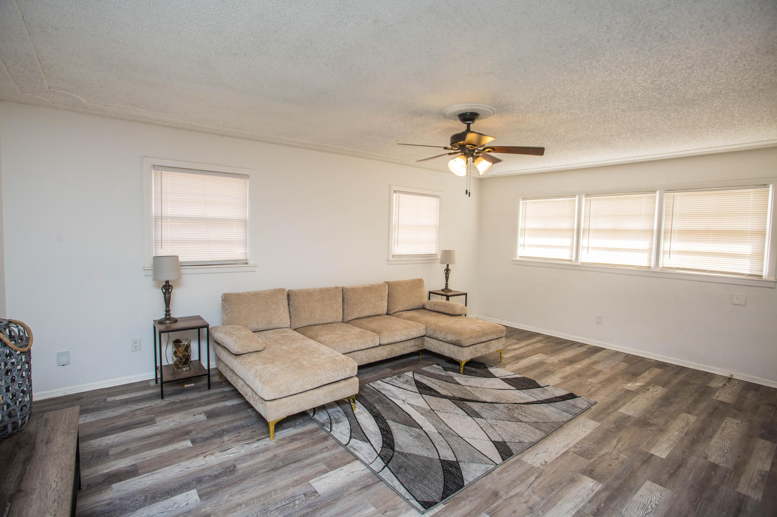 2810 54th Street Lubbock, TX 79413 - Photo 4 of 33 5V2A3254