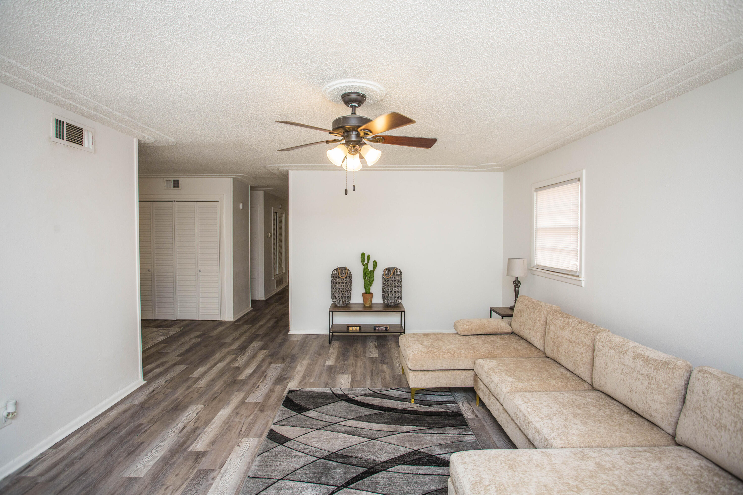 2810 54th Street Lubbock, TX 79413 - Photo 5 of 33 5V2A3244