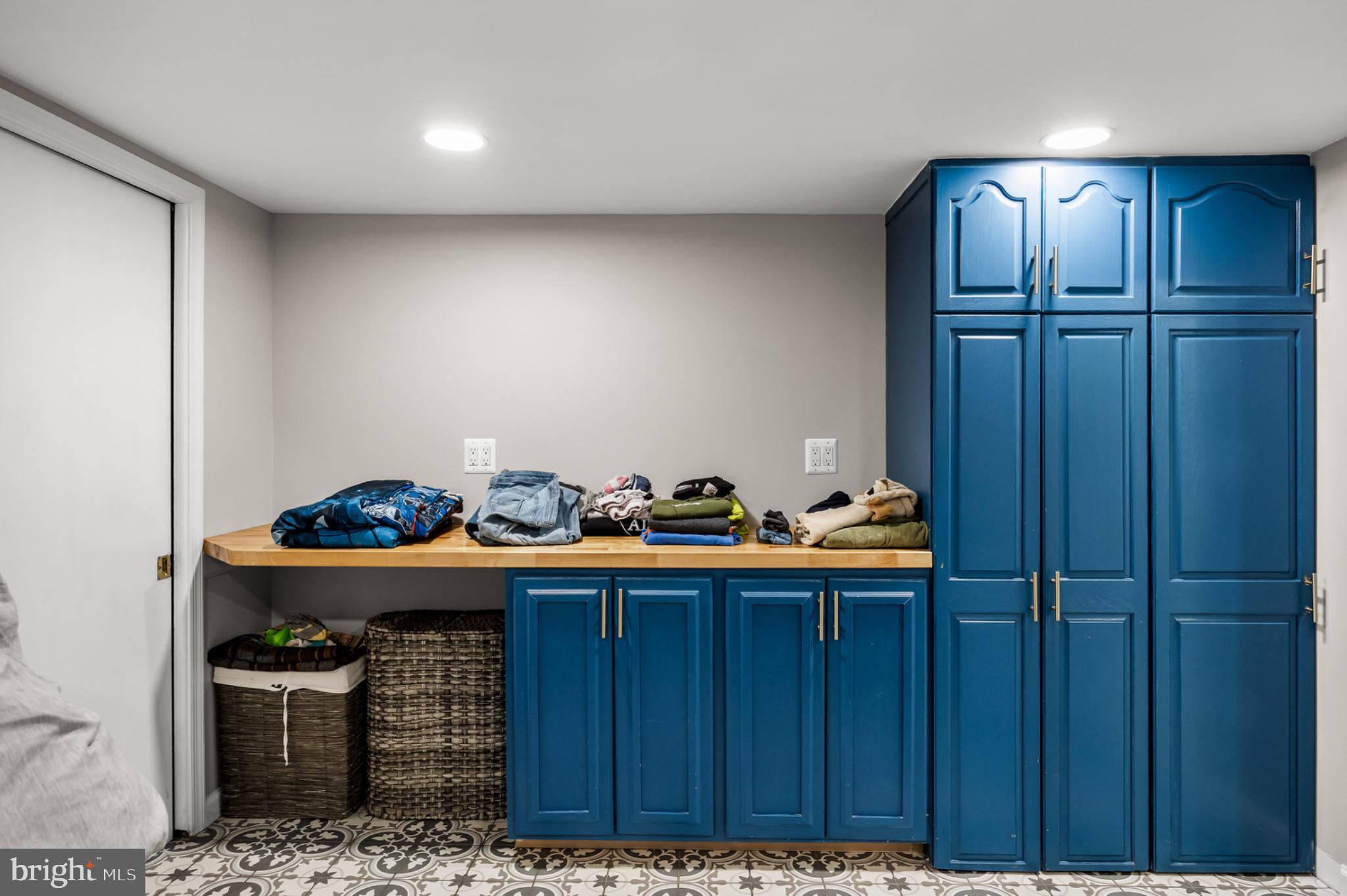 37 Hawkin Road Medford, NJ 08055 - Photo 29 of 54 Chic laundry space with bold blue accents.