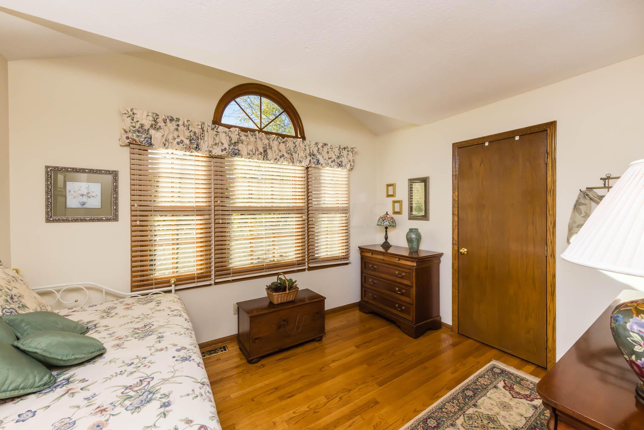 901 Riva Ridge Boulevard Columbus, OH 43230 - Photo 31 of 48 10' x 12'2" Bedroom #3