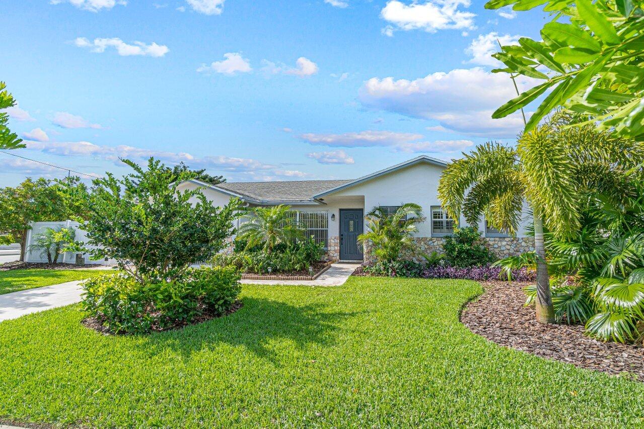 9020 Southwest 1st Street Boca Raton, FL 33428 - Photo 7 of 30 003-9020Southwest1stStreet-BocaRaton-FL-