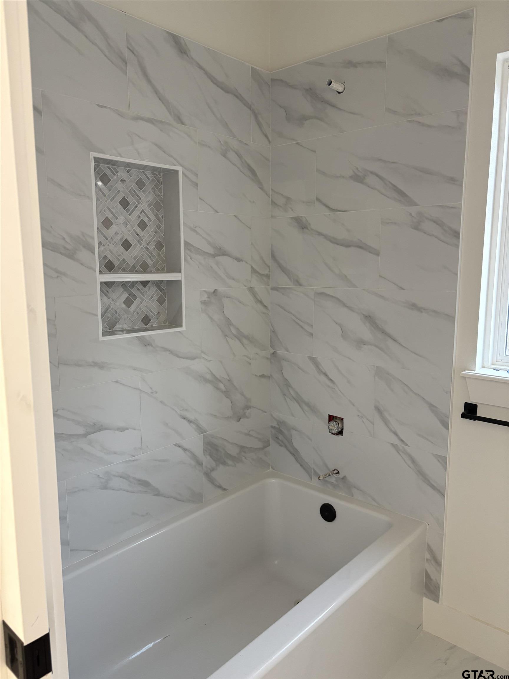 21053 County Road 26 Tyler, TX 75705 - Photo 16 of 19 a bathroom with a bathtub