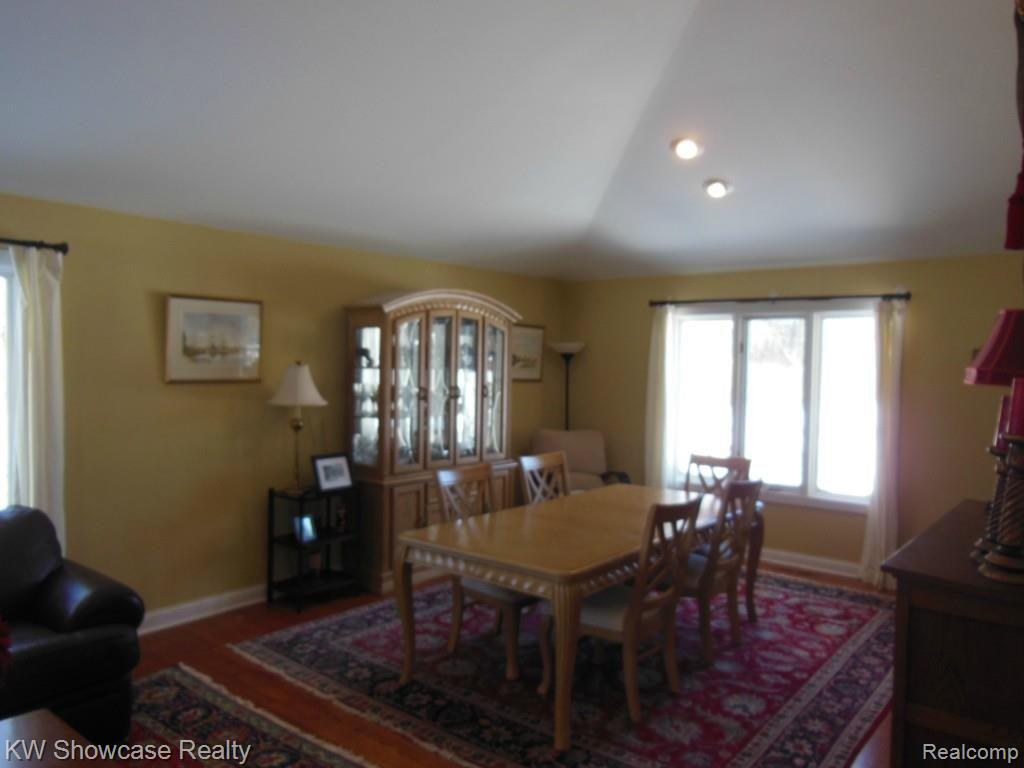 2180 Bass Lake Road Commerce Township, MI 48382 - Photo 7 of 25 VAULTED LIVING AND DINING