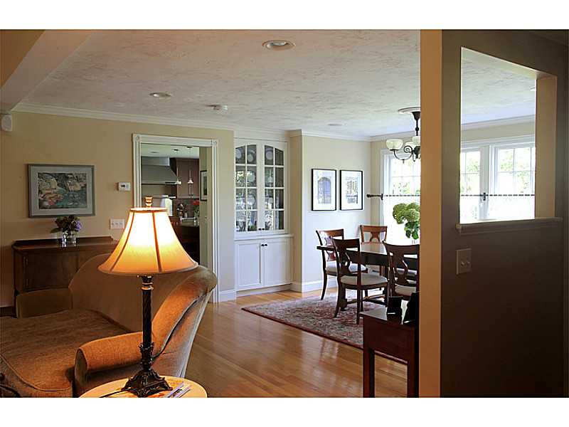 37 Standish Road Jamestown, RI 02835 - Photo 3 of 21 Dining Room.