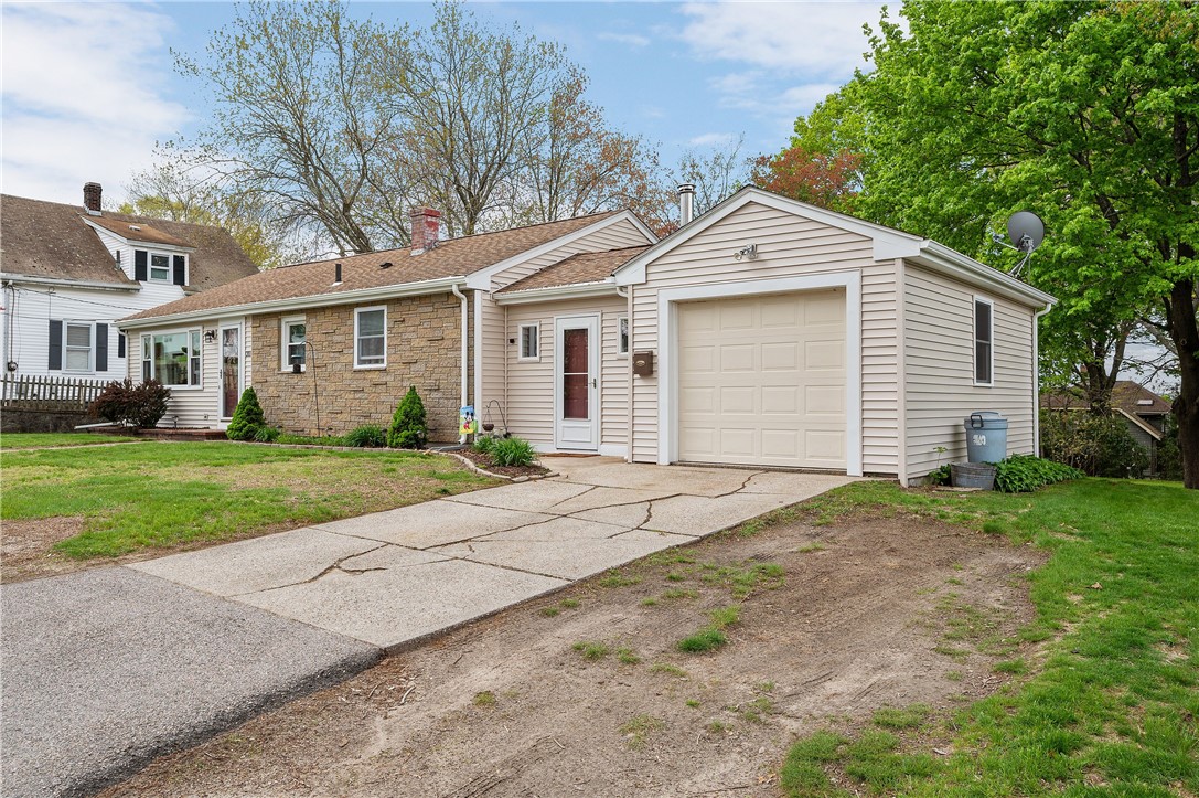 311 Maple Street Woonsocket, RI 02895 - Photo 3 of 29