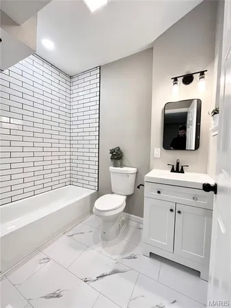 $1,350 | 3318 Illinois Avenue, Unit 2F, St. Louis, MO 63118