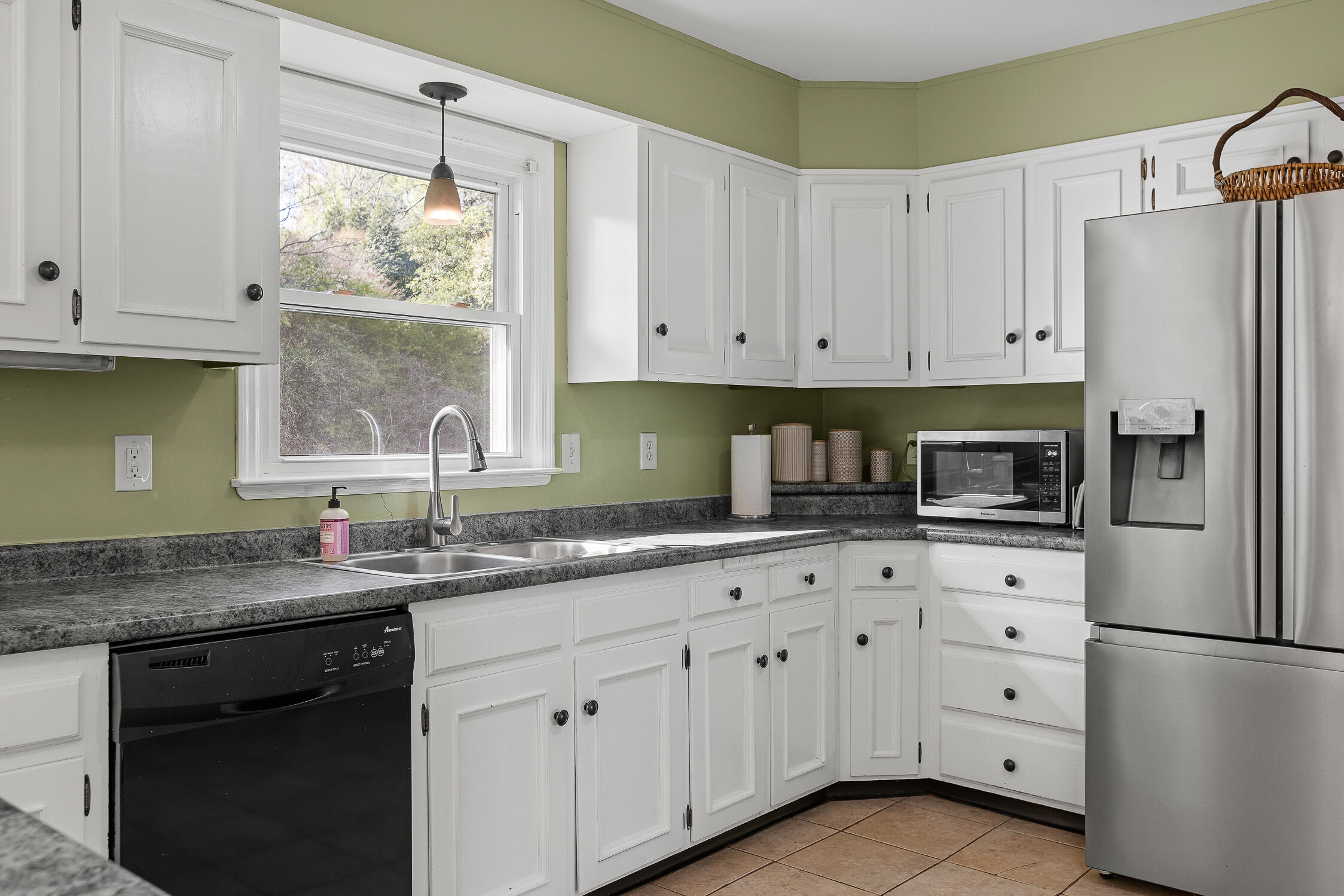 398 Shallowford Road Chattanooga, TN 37411 - Photo 16 of 47 Ample cabinet space