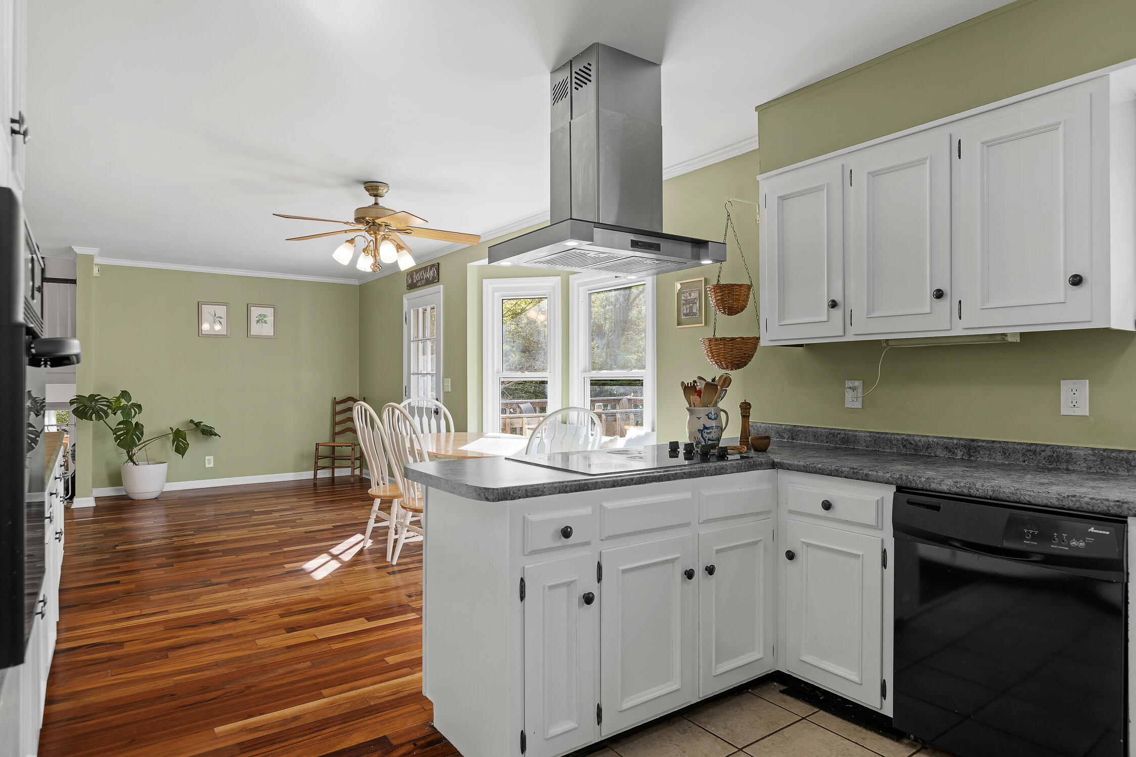 398 Shallowford Road Chattanooga, TN 37411 - Photo 18 of 47 Bright and open