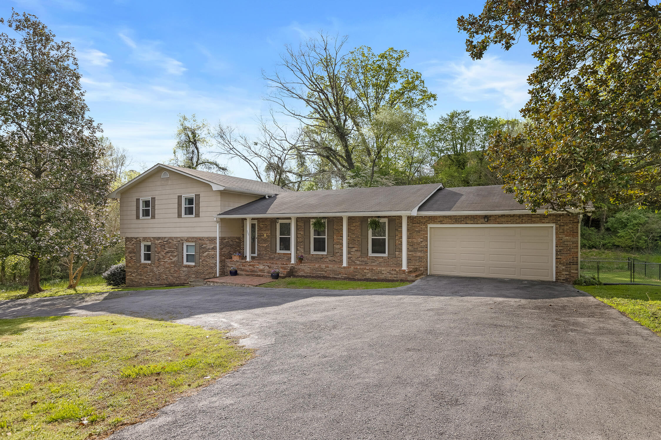 398 Shallowford Road Chattanooga, TN 37411 - Photo 3 of 47 398 Shallowford