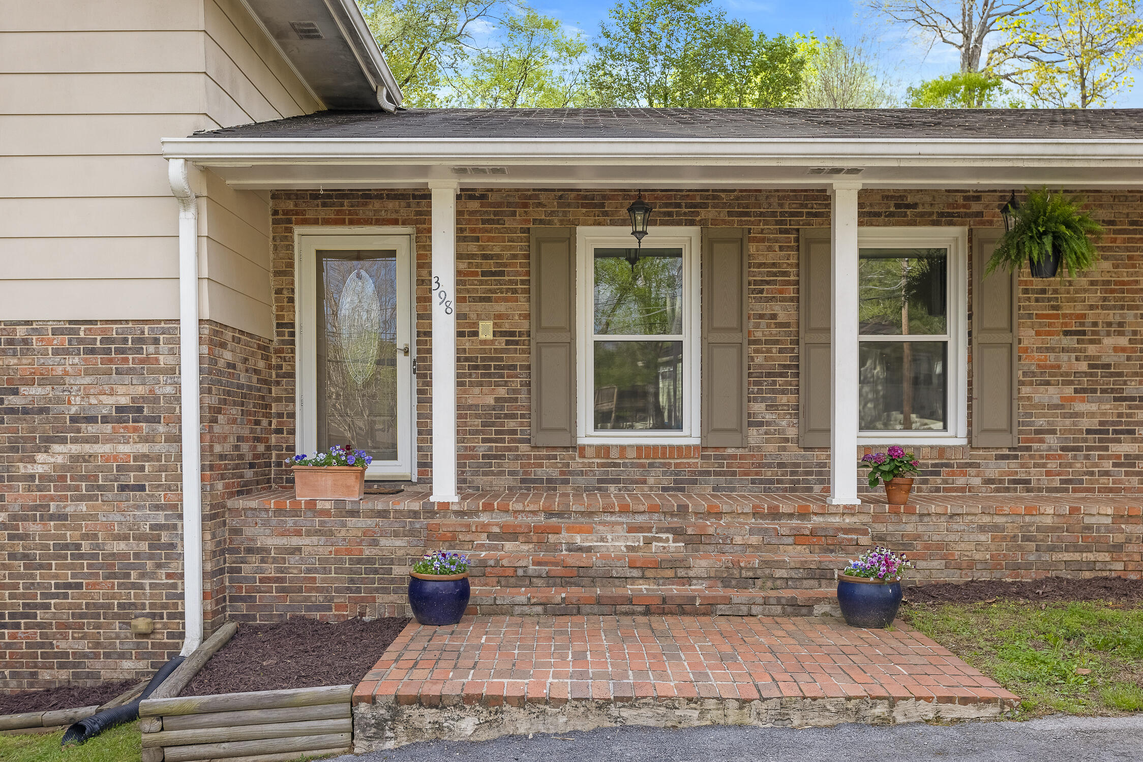 398 Shallowford Road Chattanooga, TN 37411 - Photo 4 of 47 Welcome home!