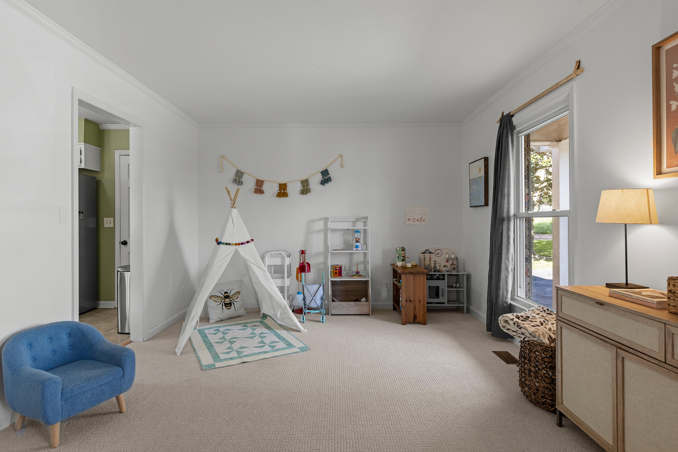 398 Shallowford Road Chattanooga, TN 37411 - Photo 10 of 47 Living Room