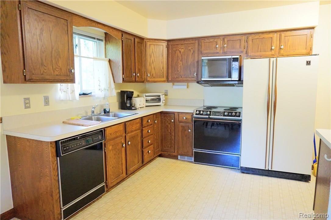 902 Hampton Road Grosse Pointe, MI 48236 - Photo 18 of 47 DSC00286.jpg
