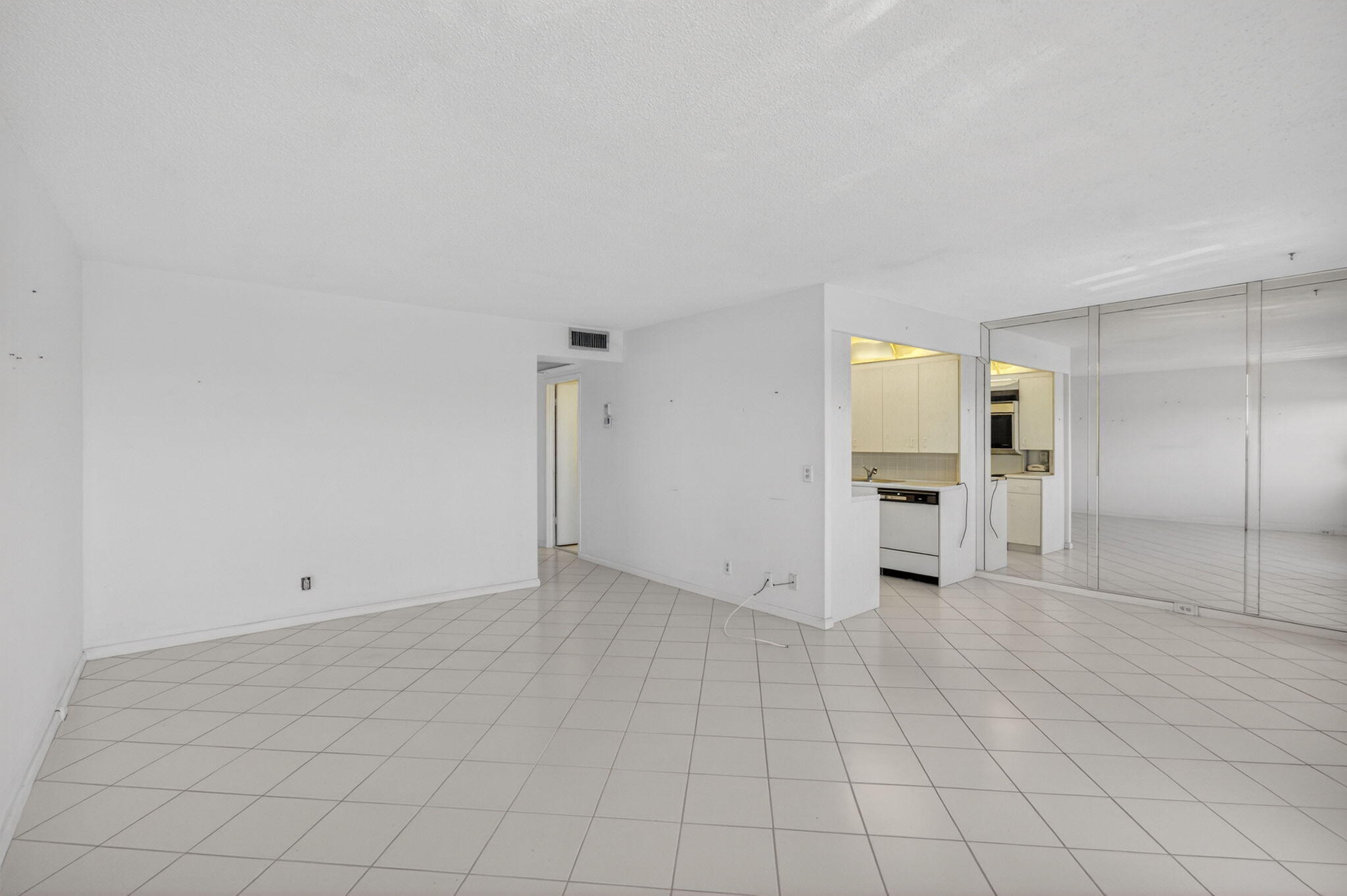 4059 Guildford East Boca Raton, FL 33434 - Photo 2 of 101 16-web-or-mls-DSC_7940