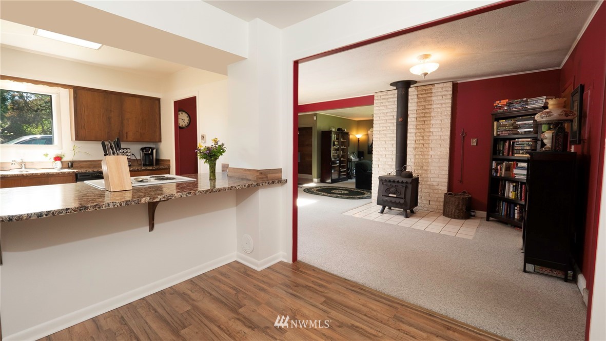 1849 Trigg Road Ferndale, WA 98248 - Photo 11 of 38 a living room with furniture