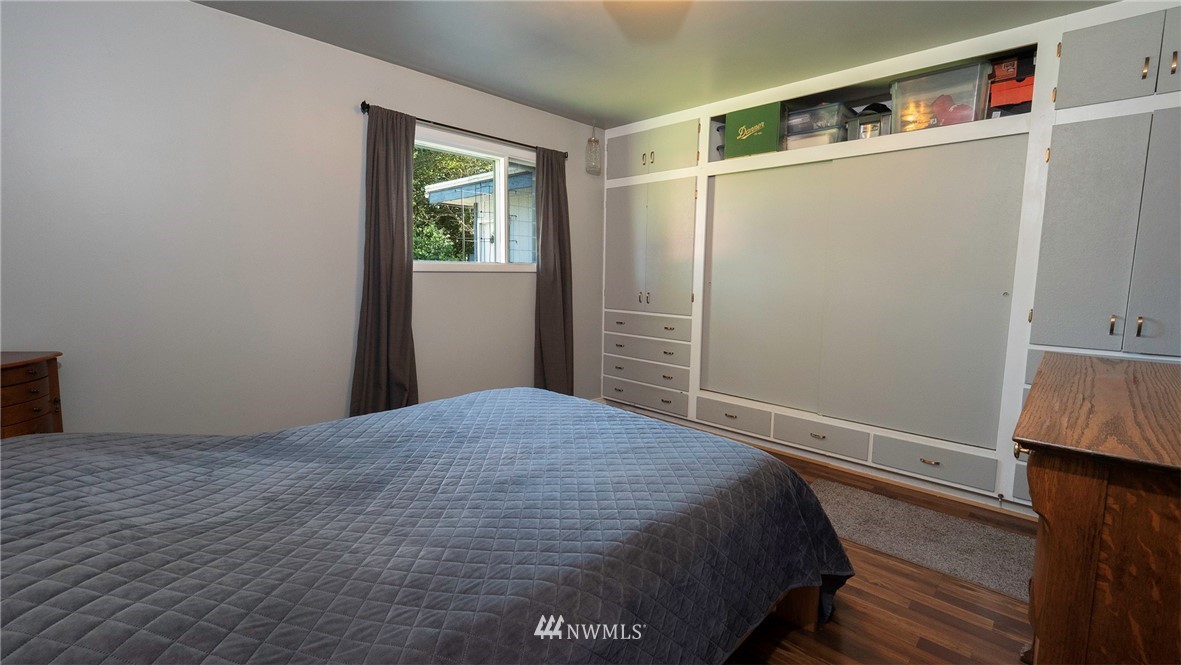 1849 Trigg Road Ferndale, WA 98248 - Photo 21 of 38 a bedroom with a bed and a window