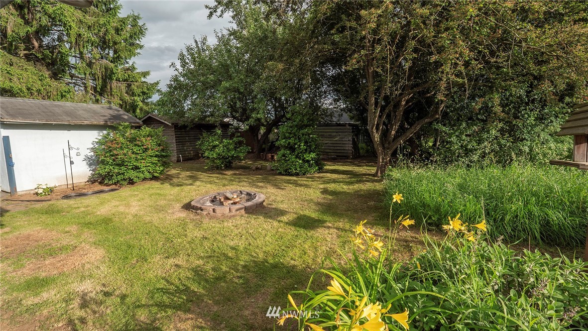 1849 Trigg Road Ferndale, WA 98248 - Photo 23 of 38 a view of backyard with tree