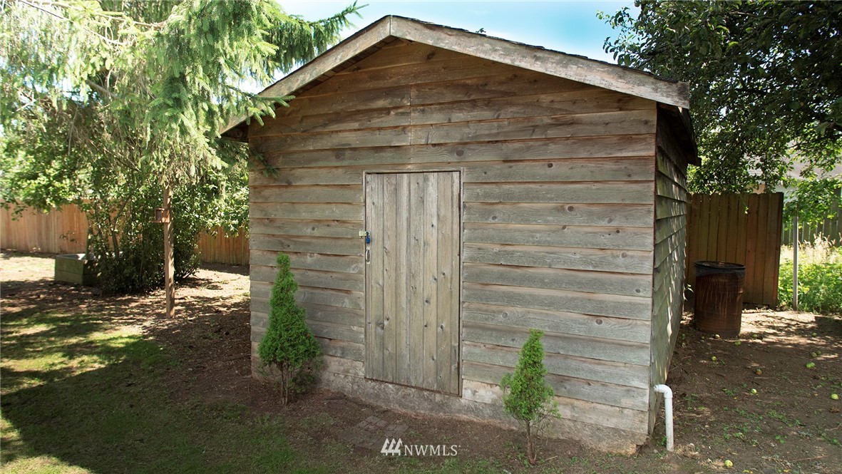 1849 Trigg Road Ferndale, WA 98248 - Photo 29 of 38 a backyard of a house