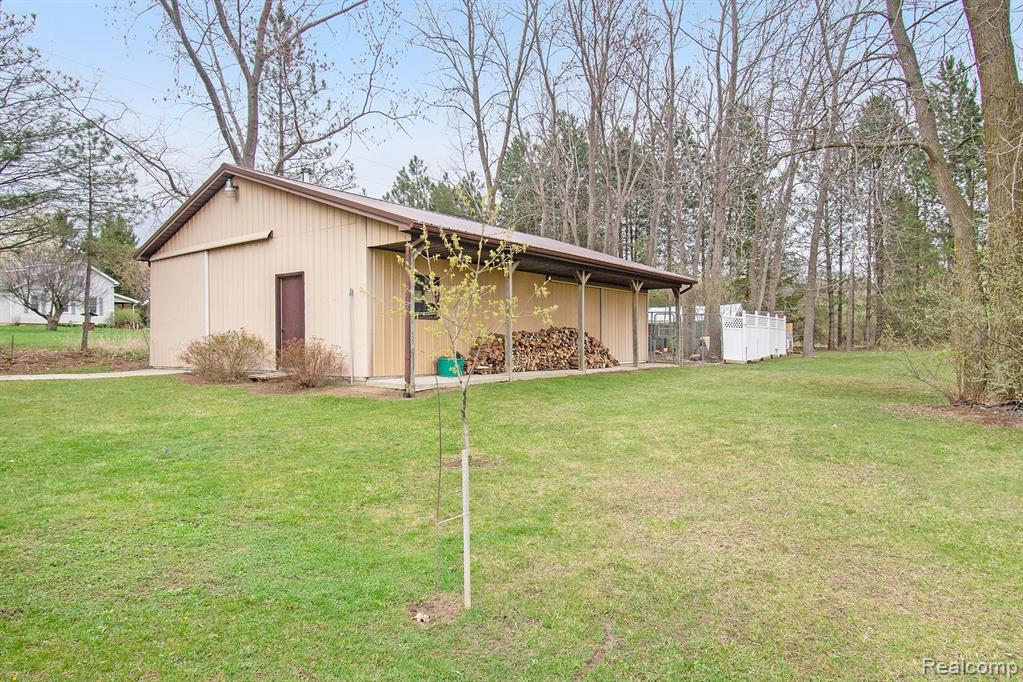 1655 Gray Road Lapeer, MI 48446 - Photo 12 of 36