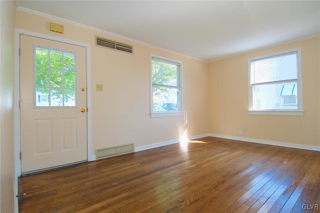 827 Maple Road Hellertown, PA 18055 - Photo 3 of 31 Gallery Image 3