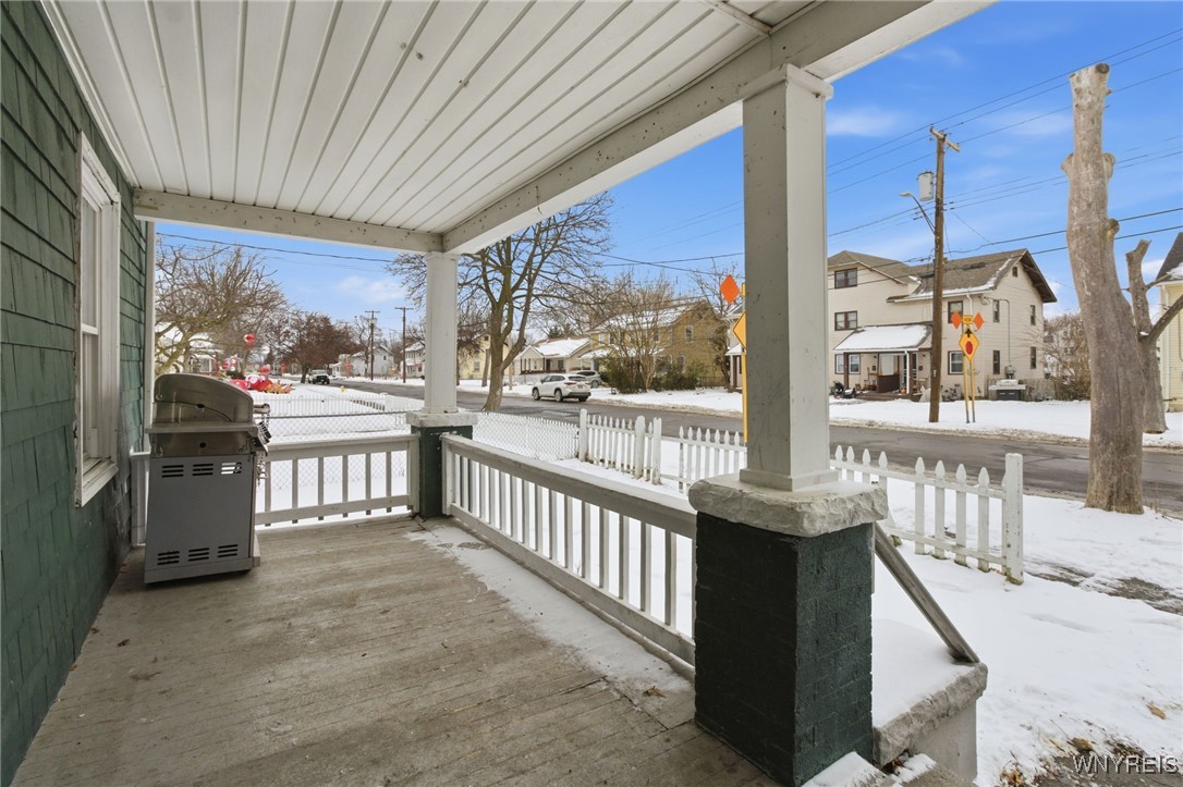 466 24th Street Niagara Falls, NY 14303 - Photo 20 of 33 Right porch