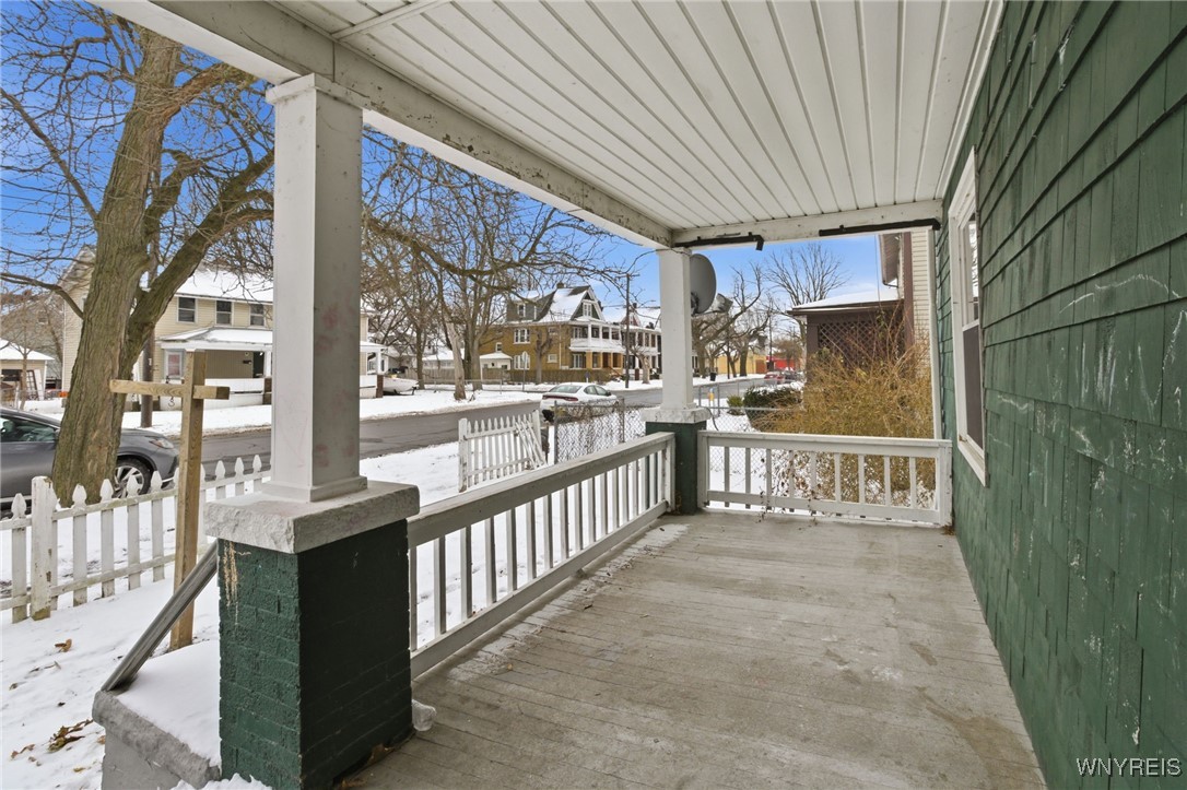466 24th Street Niagara Falls, NY 14303 - Photo 5 of 33 Left porch