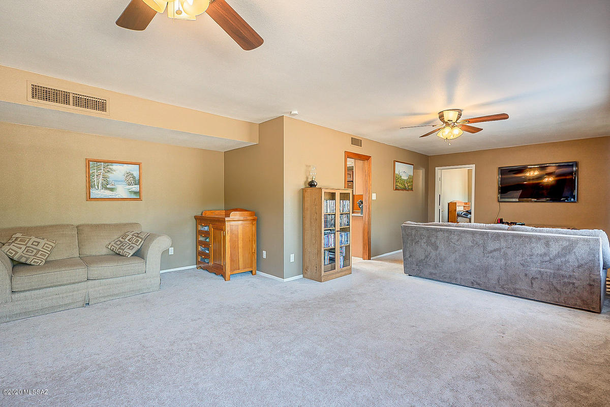 10900 East Roger Road Tucson, AZ 85749 - Photo 5 of 46 Gallery Image 5