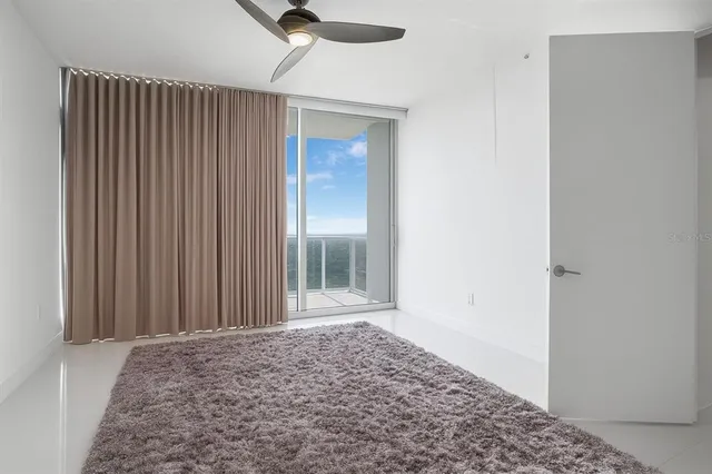 a view of a big room with closet and wooden floor