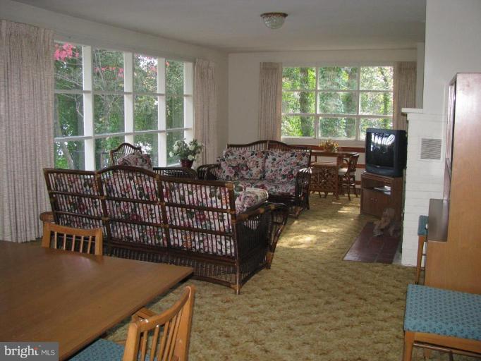 45335 Scotch Neck Road Hollywood, MD 20636 - Photo 9 of 23 Living Room