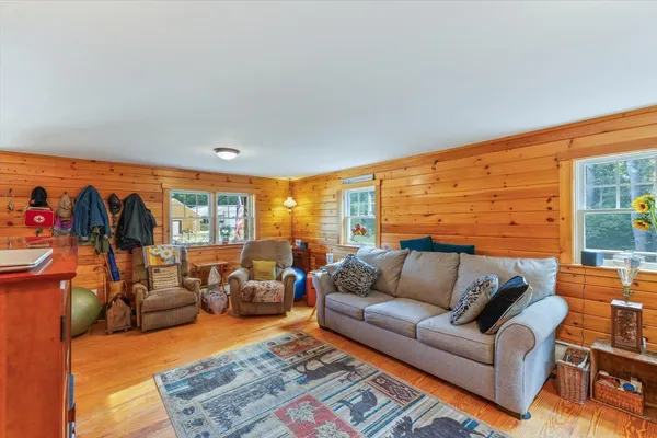 $685,000 | 801 Highway 12, Fitzwilliam, NH 03447