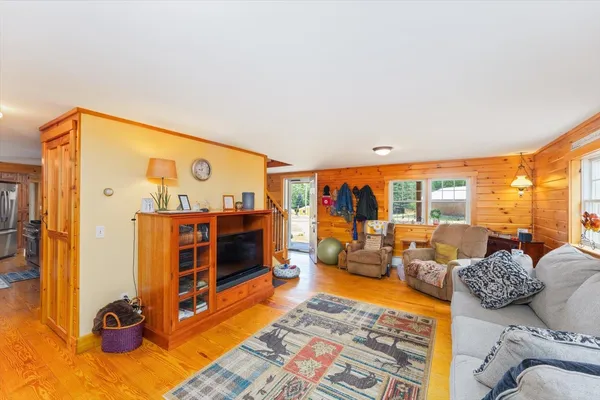 $685,000 | 801 Highway 12, Fitzwilliam, NH 03447