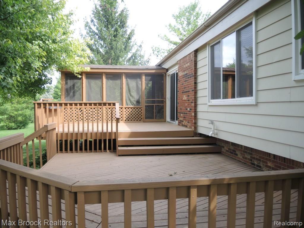 266 Union Drive Rochester, MI 48307 - Photo 2 of 27 DECK & SCREENED PORCH