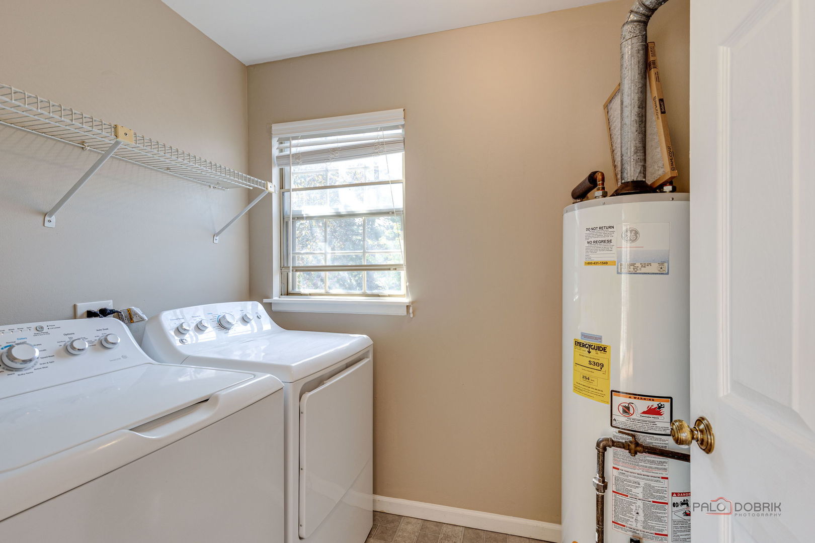 925 Ridgefield Lane Wheeling, IL 60090 - Photo 11 of 25 a utility room with dryer and washer