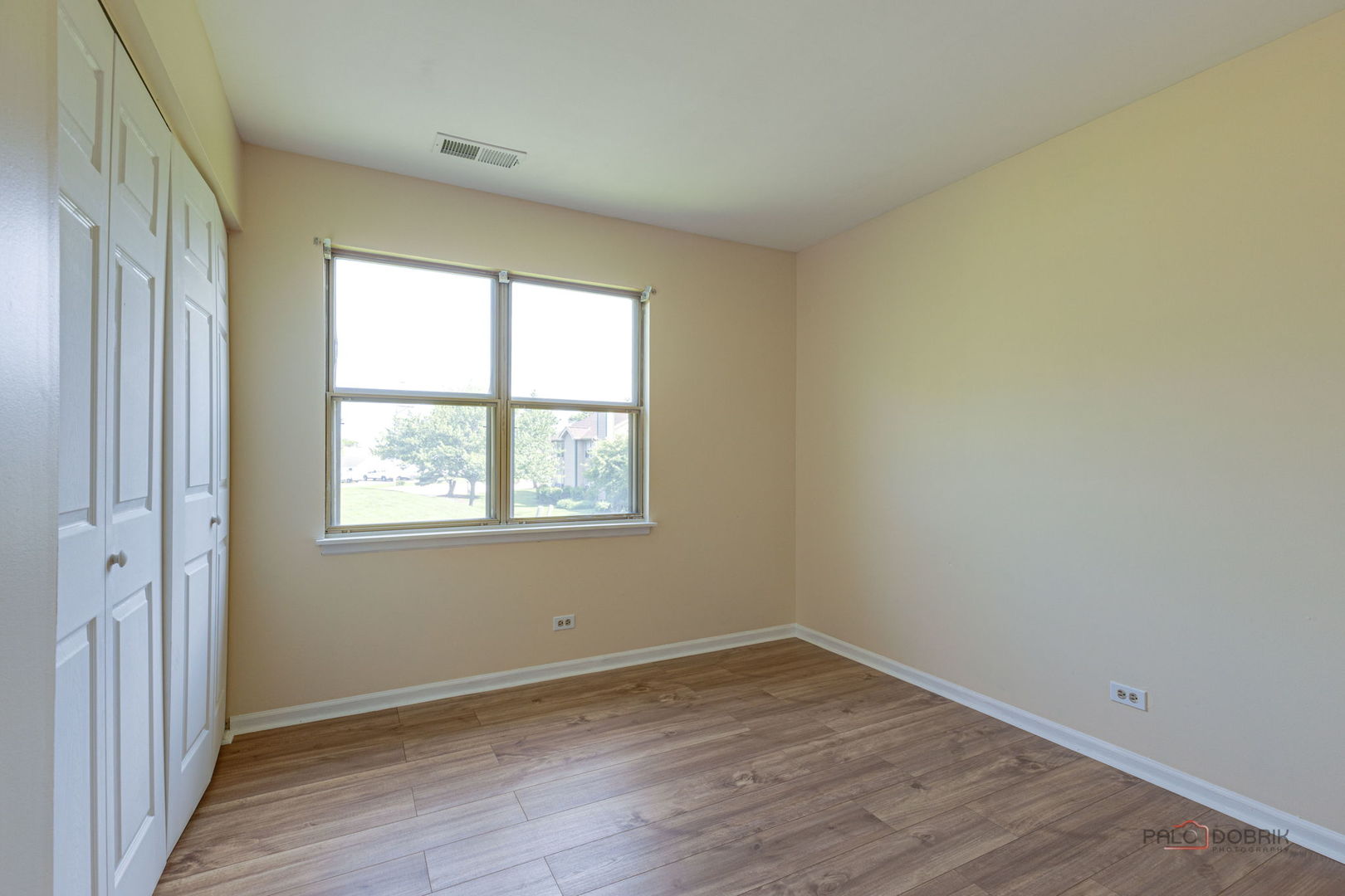 925 Ridgefield Lane Wheeling, IL 60090 - Photo 18 of 25 an empty room with wooden floor and windows