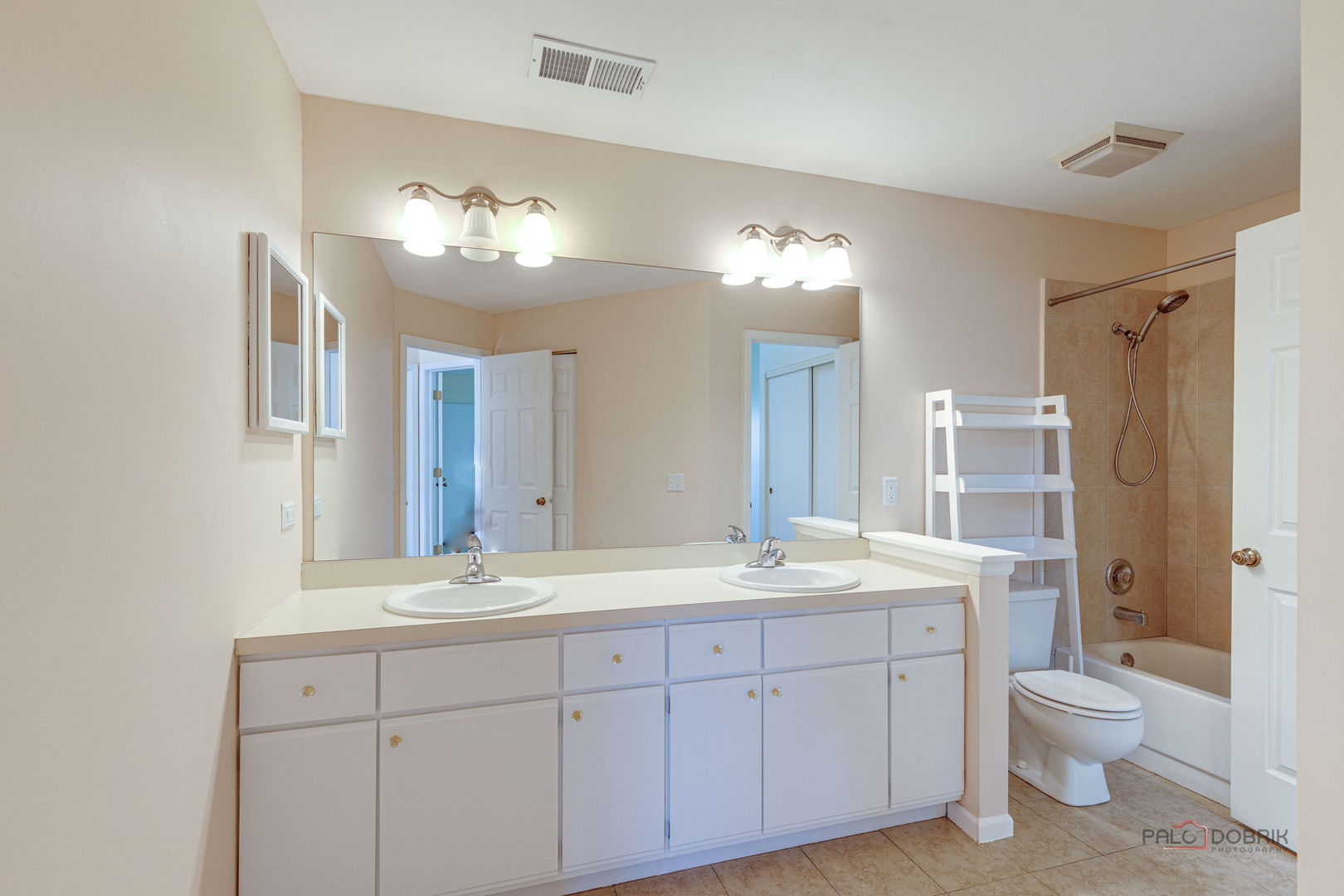 925 Ridgefield Lane Wheeling, IL 60090 - Photo 19 of 25 a bathroom with a sink a toilet and a large mirror