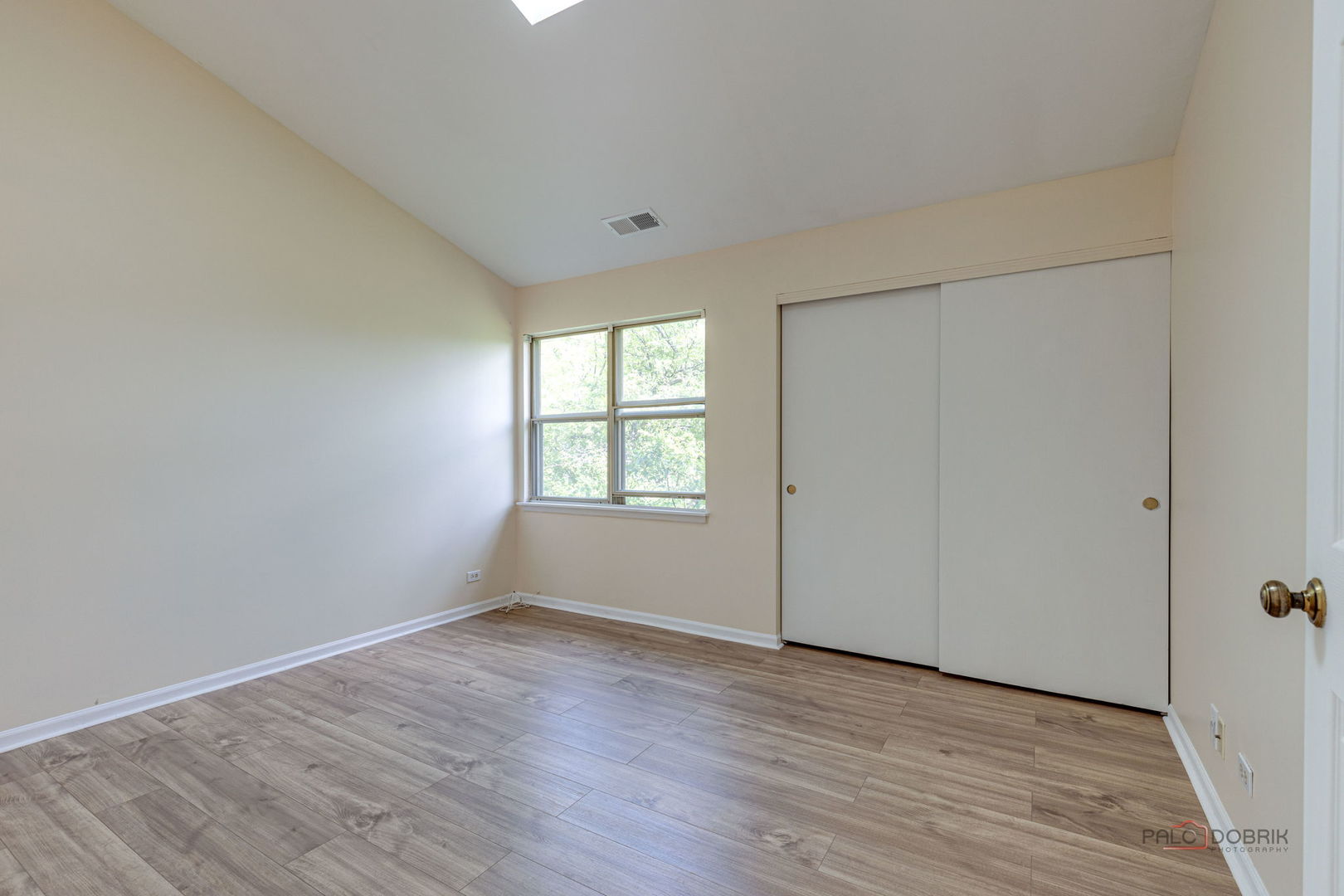 925 Ridgefield Lane Wheeling, IL 60090 - Photo 20 of 25 an empty room with wooden floor and windows