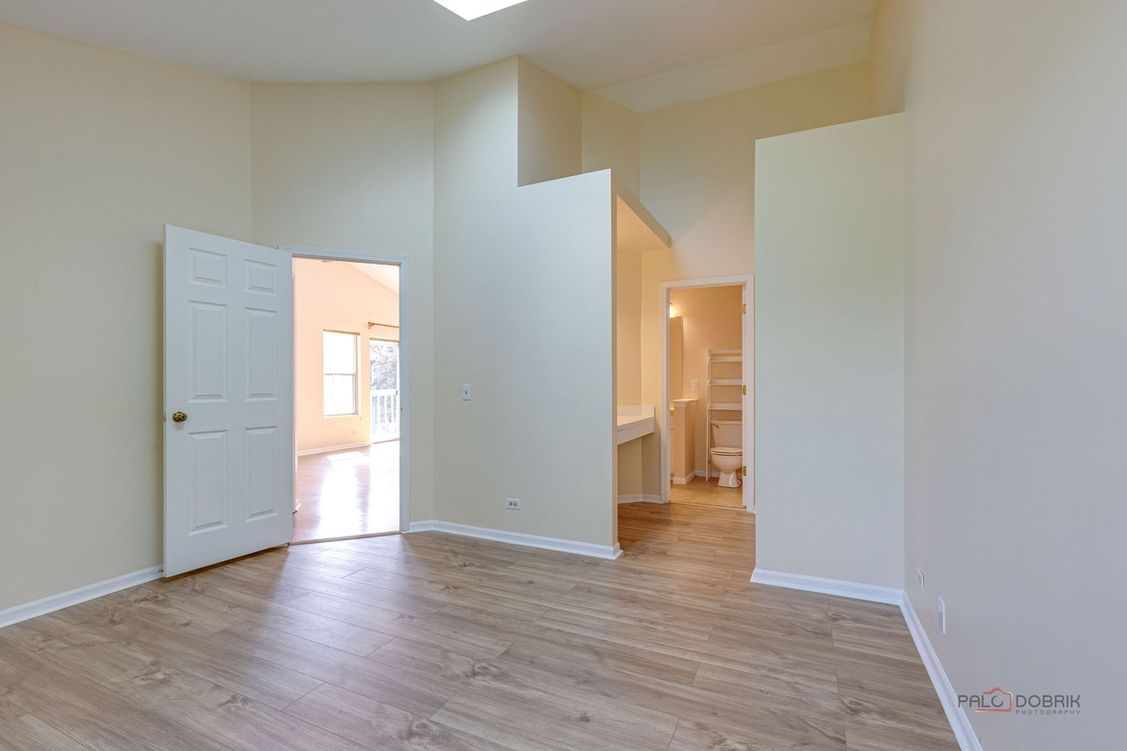 925 Ridgefield Lane Wheeling, IL 60090 - Photo 21 of 25 a view of an empty room with wooden floor and a window