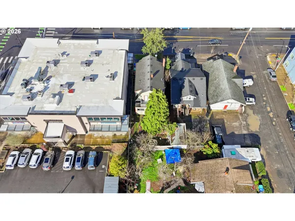$499,900 | 5222 Southeast Woodstock Boulevard, Portland, OR 97206