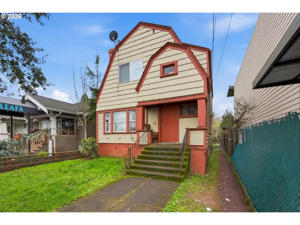 $499,900 | 5222 Southeast Woodstock Boulevard, Portland, OR 97206