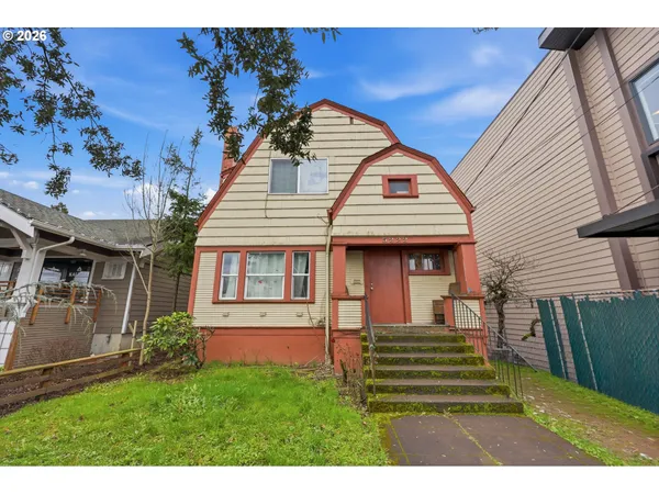 $499,900 | 5222 Southeast Woodstock Boulevard, Portland, OR 97206