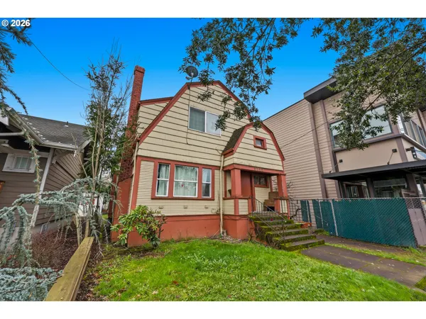 $499,900 | 5222 Southeast Woodstock Boulevard, Portland, OR 97206
