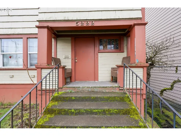 $499,900 | 5222 Southeast Woodstock Boulevard, Portland, OR 97206
