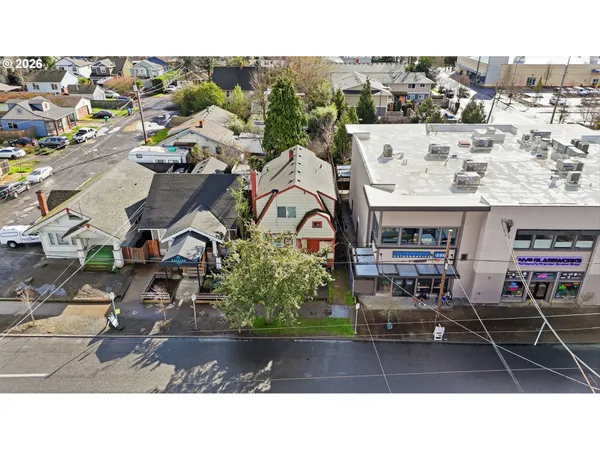$499,900 | 5222 Southeast Woodstock Boulevard, Portland, OR 97206