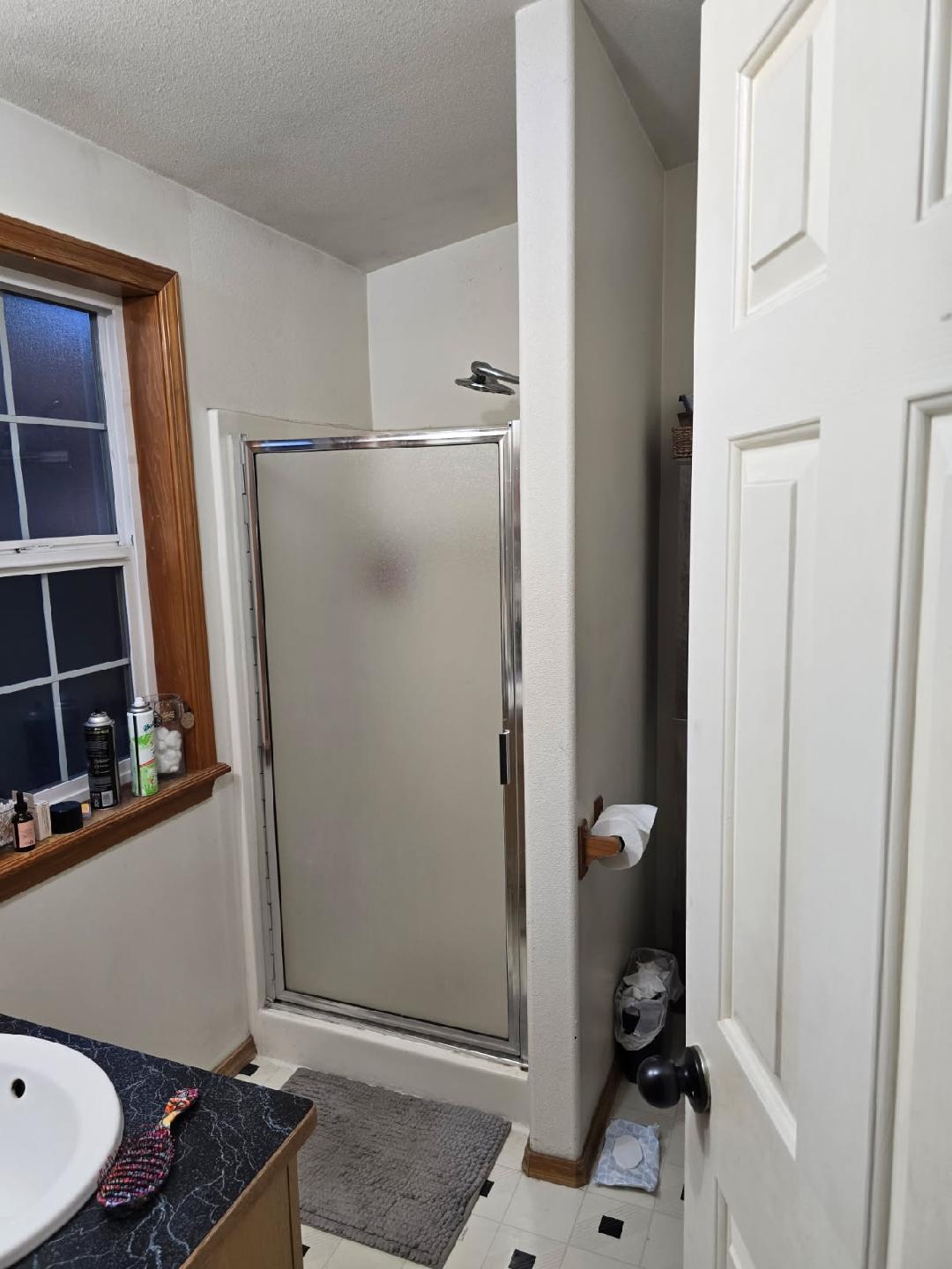 606 Southwest Larch Road Grants Pass, OR 97526 - Photo 14 of 22 En Suite Bathroom