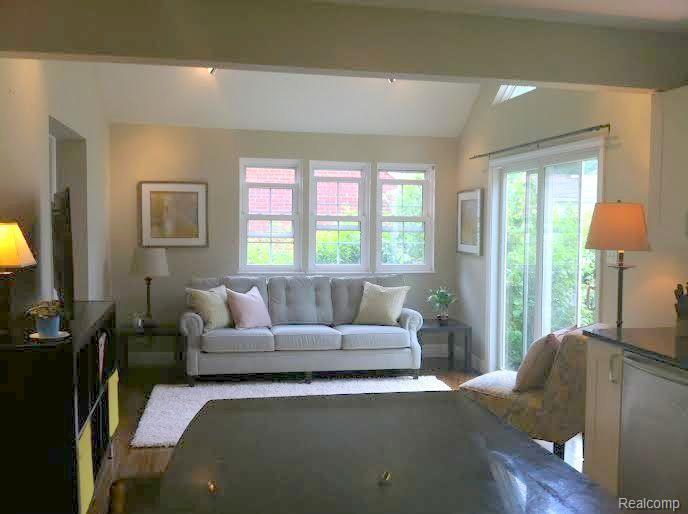 2806 Bembridge Road Royal Oak, MI 48073 - Photo 9 of 31 p.jpg