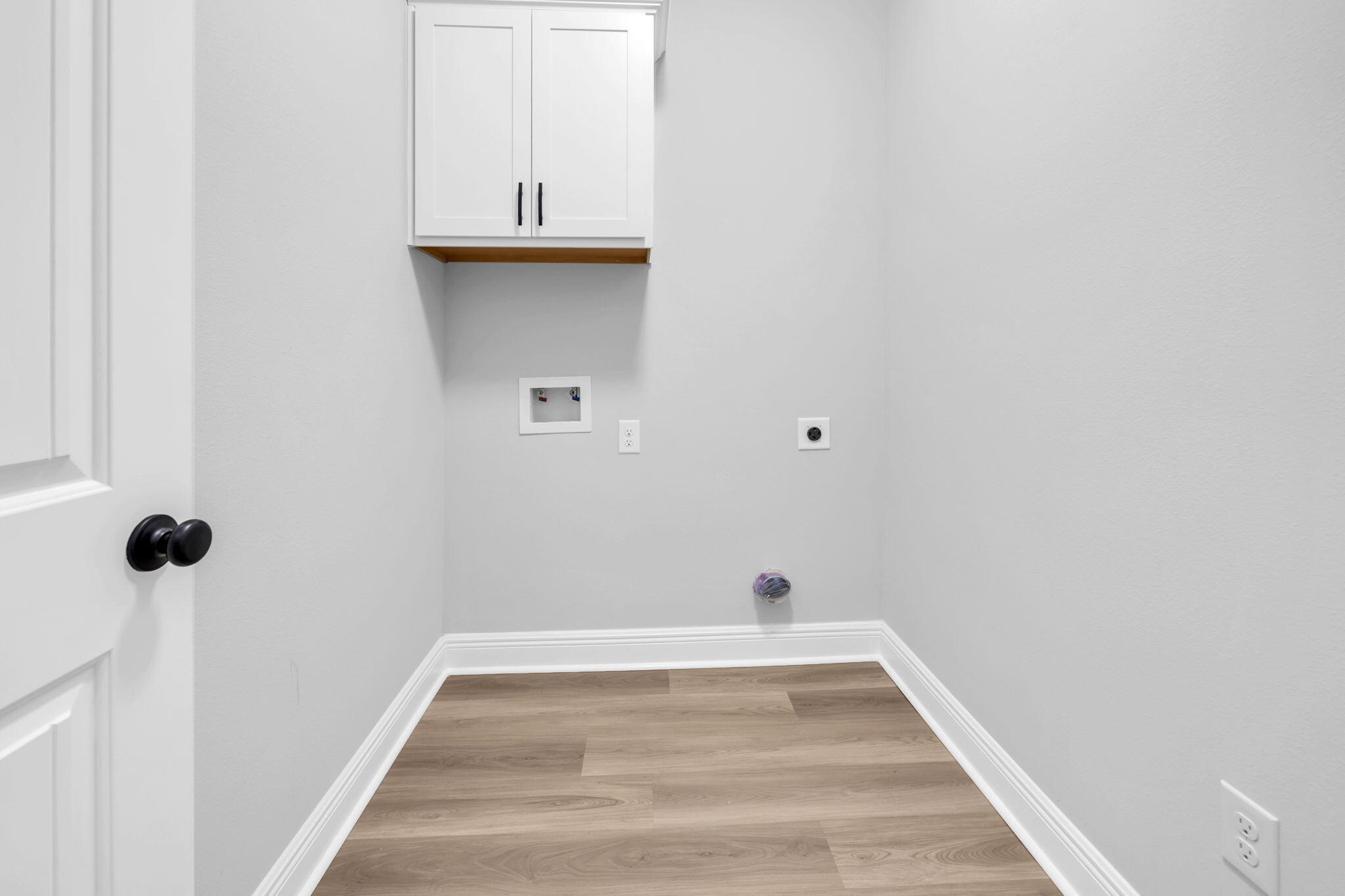 4603 Jayhawk Drive Crestview, FL 32539 - Photo 20 of 41 a view of a small space with wooden floor