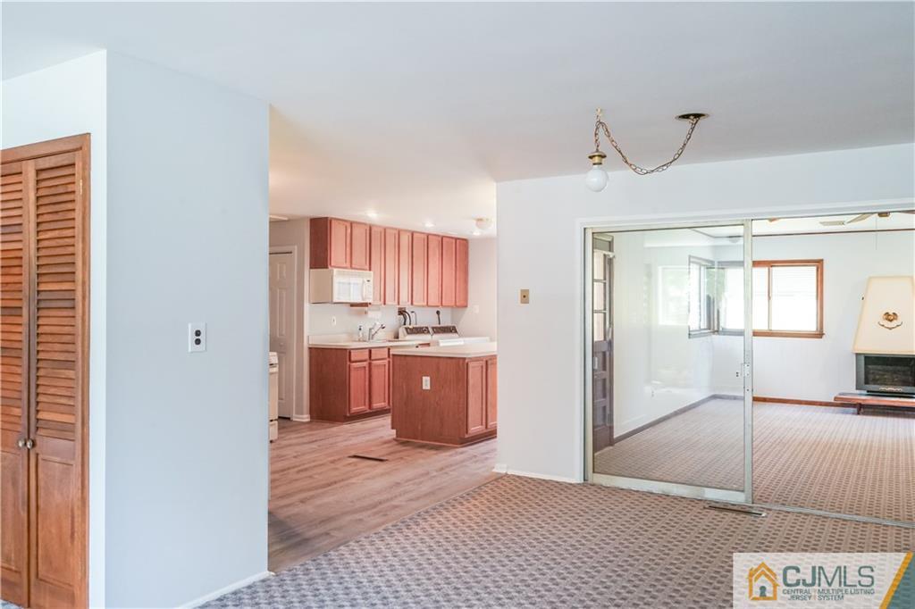 48 Cambridge Road Kendall Park, NJ 08824 - Photo 3 of 30 Gallery Image 3