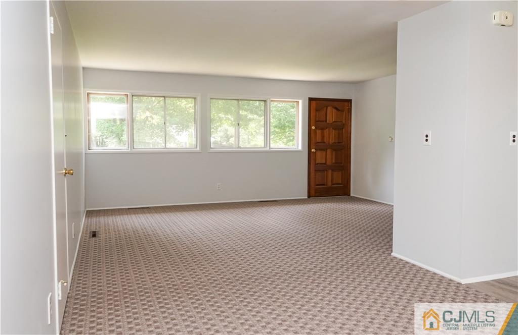 48 Cambridge Road Kendall Park, NJ 08824 - Photo 8 of 30 Gallery Image 8